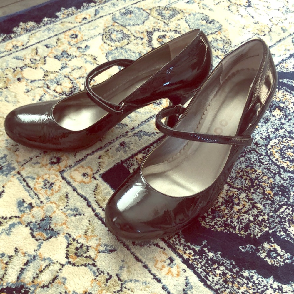 Me Too Black Mary Jane heels